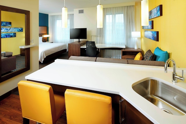 レジデンス イン シコーカス メドーランズ