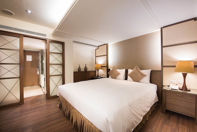 シン ユアン セレブ メトロ ホテル (新苑名流都會館)