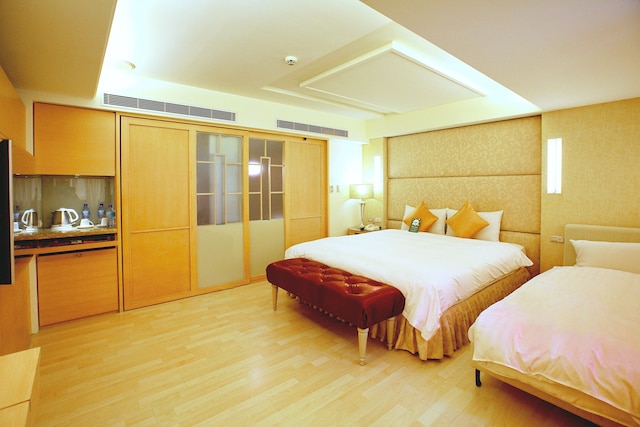 シン ユアン セレブ メトロ ホテル (新苑名流都會館)