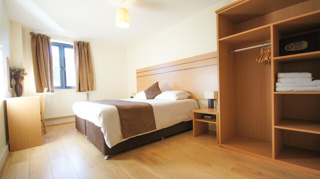 クロンプトン コート