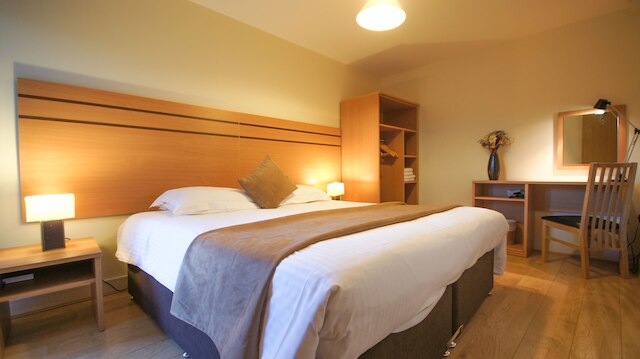 クロンプトン コート