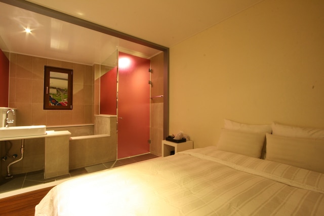 ホテル アット ヌーン