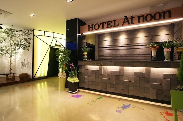 ホテル アット ヌーン