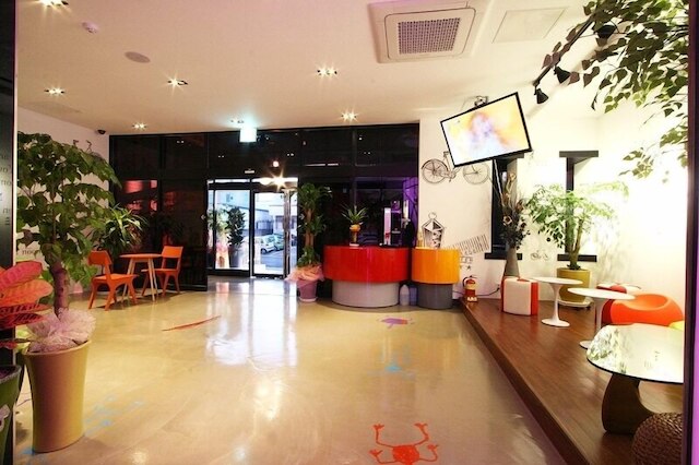 ホテル アット ヌーン