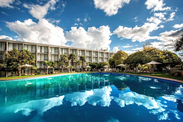 アヴァニ マセル ホテル