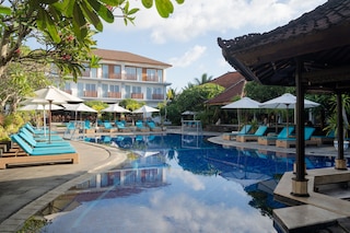 クタビーチクラブホテル