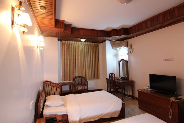 ロイヤル ホワイト エレファント ホテル