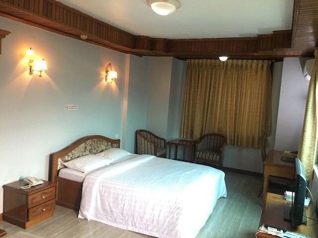 ロイヤル ホワイト エレファント ホテル