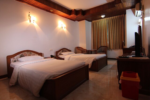 ロイヤル ホワイト エレファント ホテル