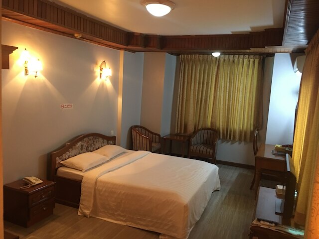 ロイヤル ホワイト エレファント ホテル