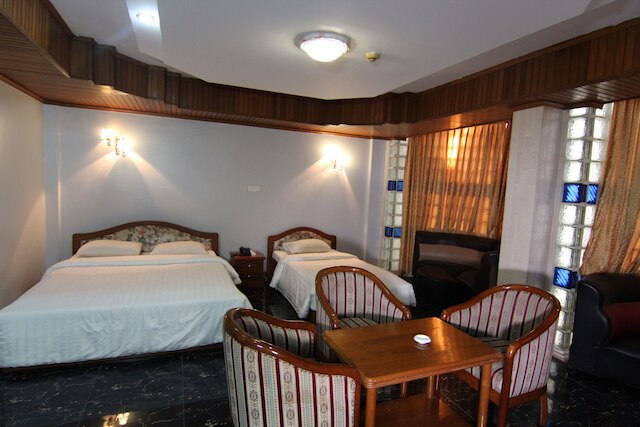 ロイヤル ホワイト エレファント ホテル