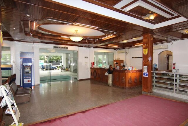 ロイヤル ホワイト エレファント ホテル