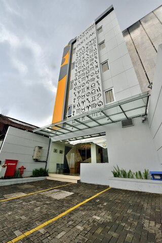 ゾディアック カボンジャティ、カグム ホテルズ