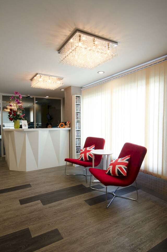 アイチェック イン レジデンシズ サートン