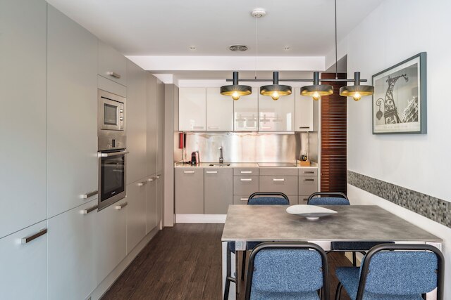 アスパシオス カテドラル アパートメンツ