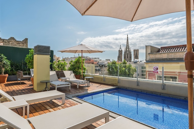 アスパシオス カテドラル アパートメンツ