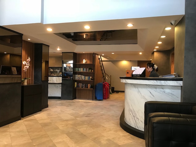 マキシムズ イン