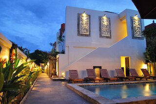 サリ ヴィラ サヌル ビーチ