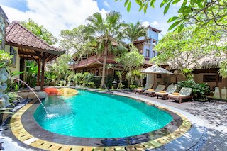 ルンブング サリ ホテル