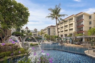 サヌール リゾート ワトゥジンバル