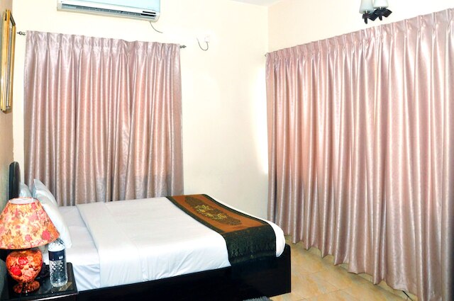 ホテル ローズ ガーデン