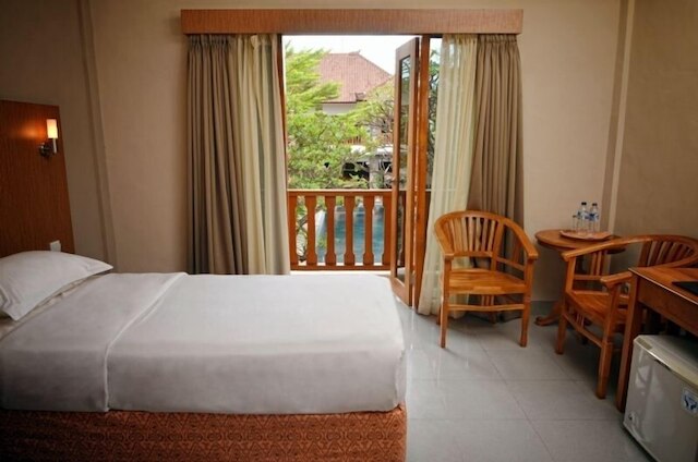 タマン ロッサニ ホテル