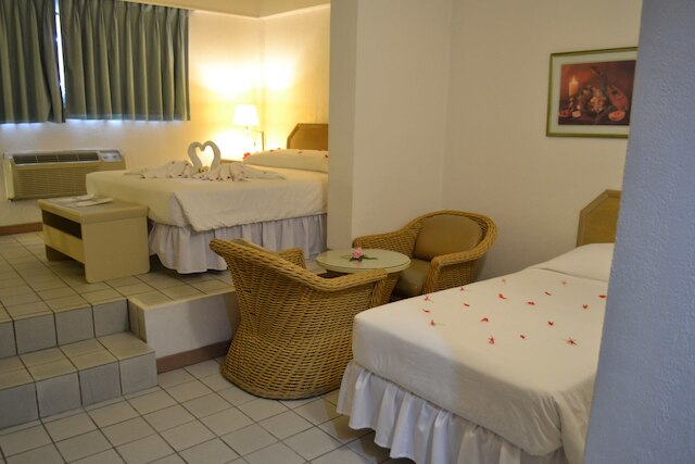 ウエスト プラザ ホテル バイ ザ シー