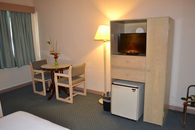 ウエスト プラザ ホテル デセケル