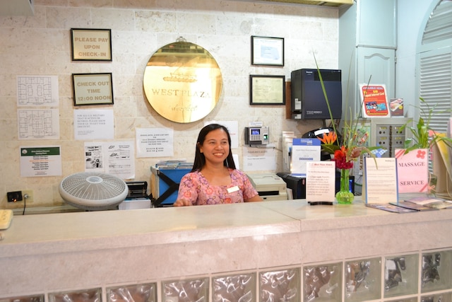 ウエスト プラザ ホテル デセケル