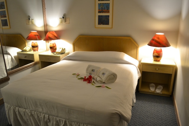 ウエスト プラザ ホテル デセケル