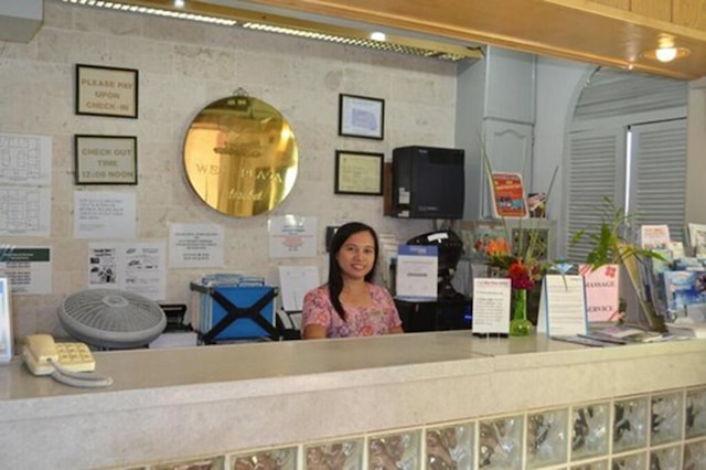 ウエスト プラザ ホテル デセケル