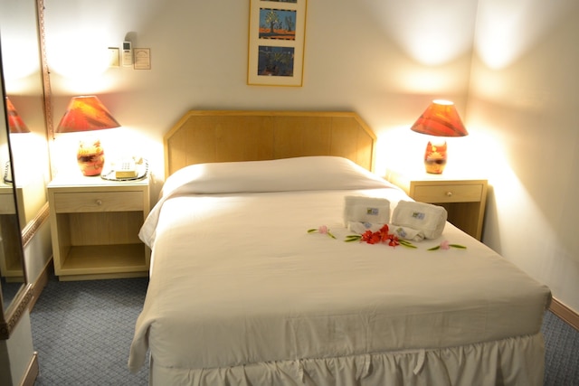 ウエスト プラザ ホテル デセケル