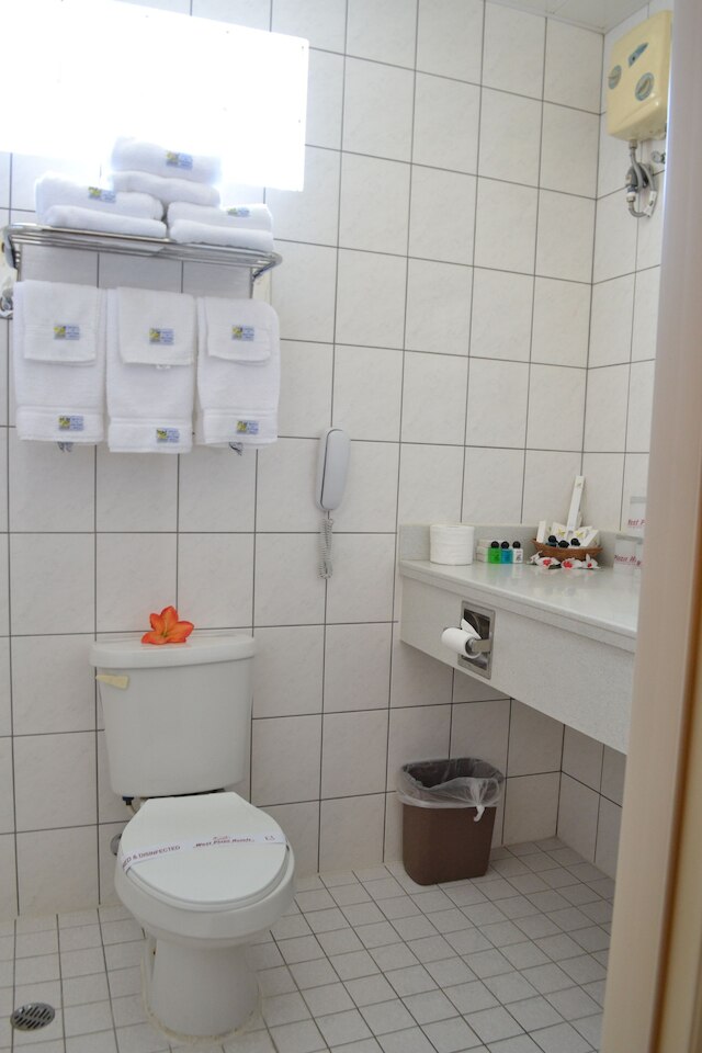 ウエスト プラザ ホテル マラカル