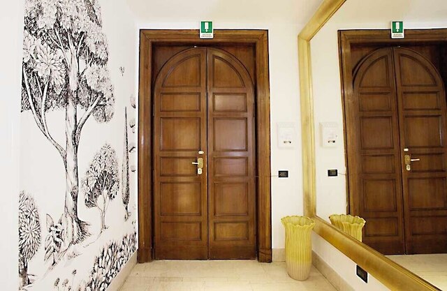 サン ピーター シックス ルームズ & スイーツ