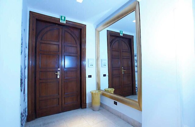 サン ピーター シックス ルームズ & スイーツ