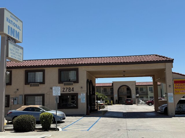 アナハイム ナショナル イン