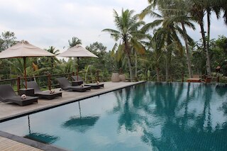 マニュ ビレッジ