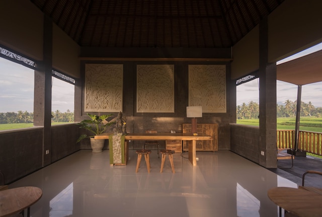 マニュ ビレッジ