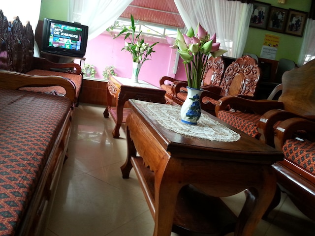 タ ソム ゲストハウス & ツアー サービス