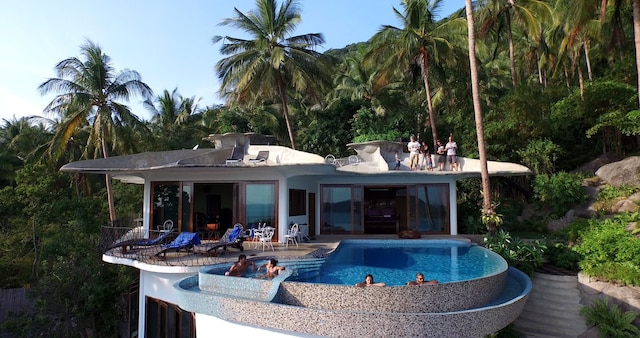 モンキー フラワー ヴィラズ