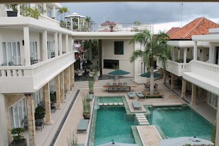 バリ コート ホテル アンド アパートメンツ