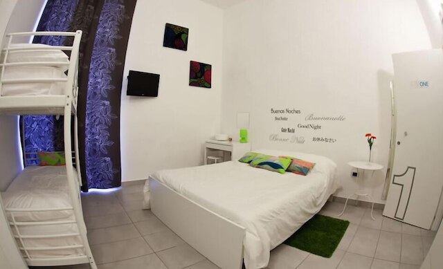 ビィハウス ナポリ ルーム アンド ブレックファスト