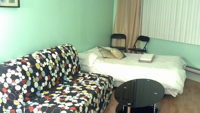 トロント ファーニッシュド リビング