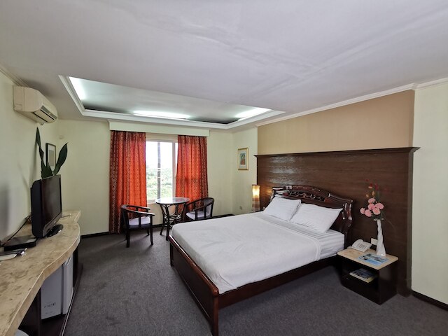 セブ ヒルトップ ホテル