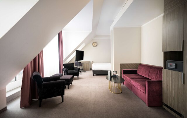 エラヤ ホテル ヴィエナ シティ ウエスト