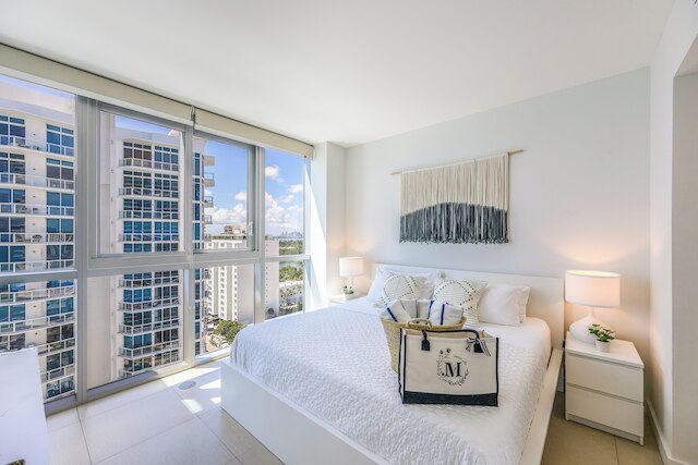 モンテ カルロ バイ マイアミ バケーションズ