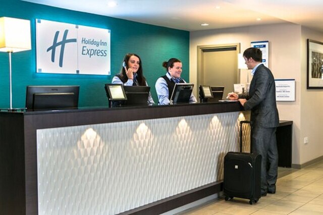 ホリデイ イン エクスプレス マンチェスター エアポート by IHG