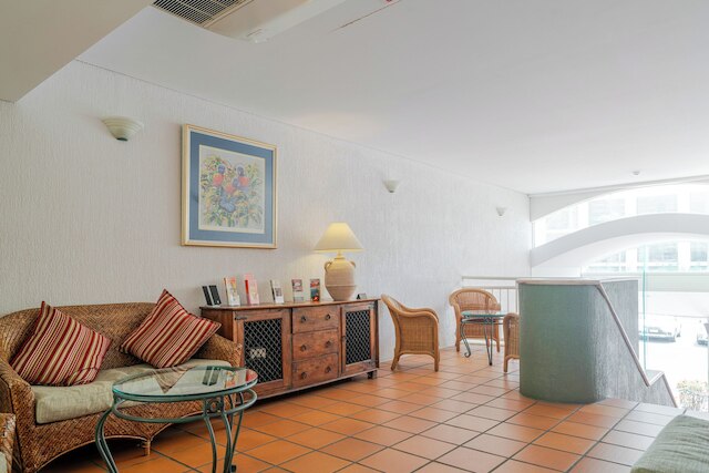 インナーシティーワンベッドルームアパートメントウィズプールビュー22