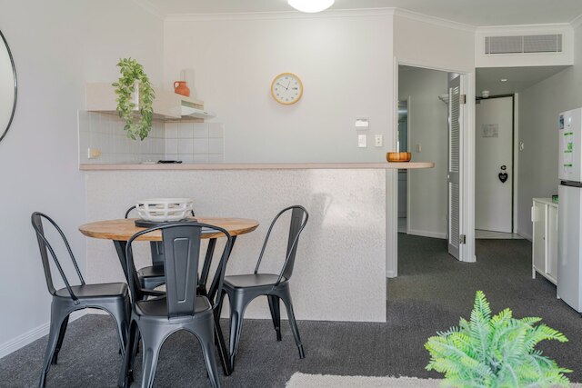 インナーシティーワンベッドルームアパートメントウィズプールビュー22