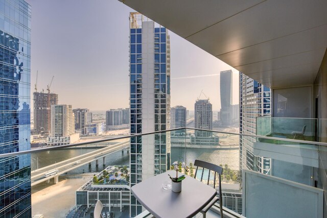 スタイリッシュ スタジオ W ドバイ カナル VW イン ビジネス ベイ